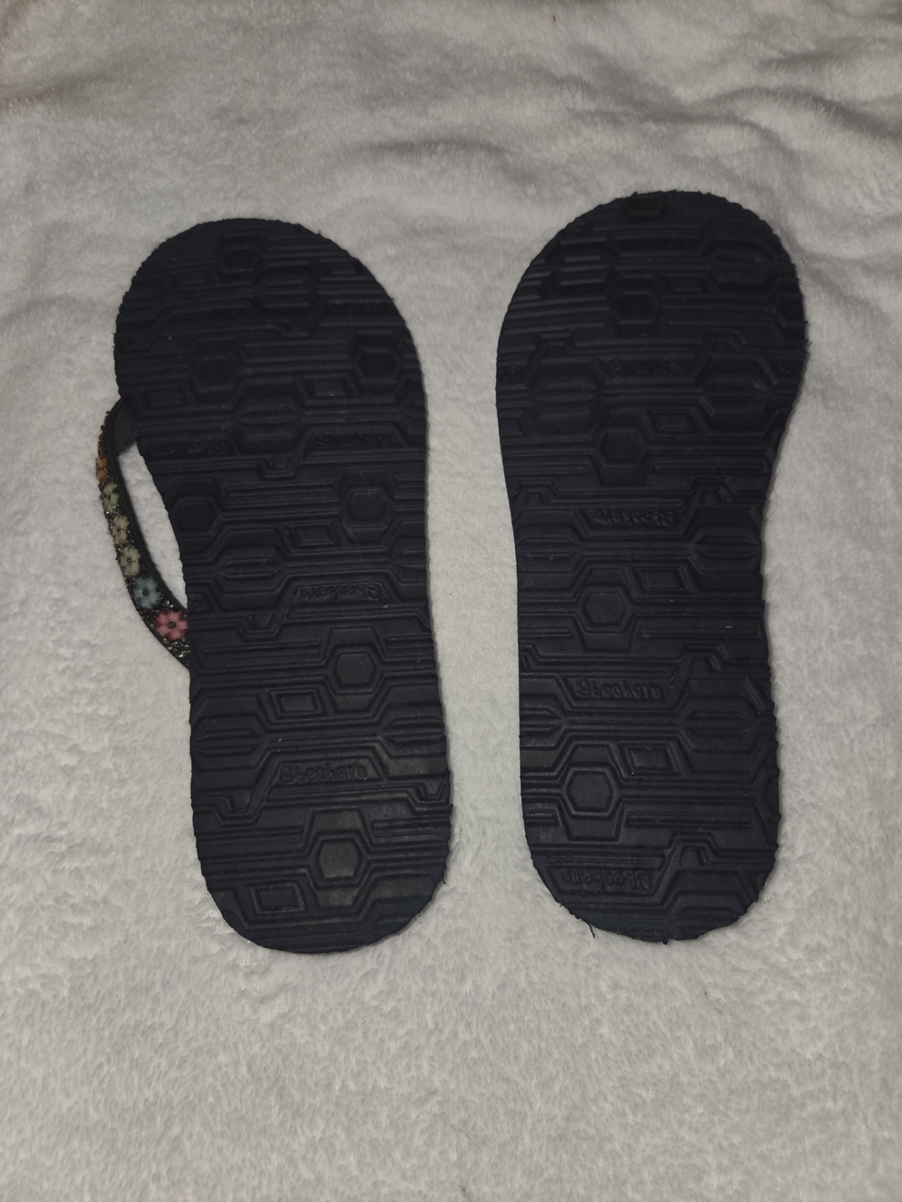 Skechers Black Floral-Accent Yoga Foam Flip Flops - Picture 4 of 5